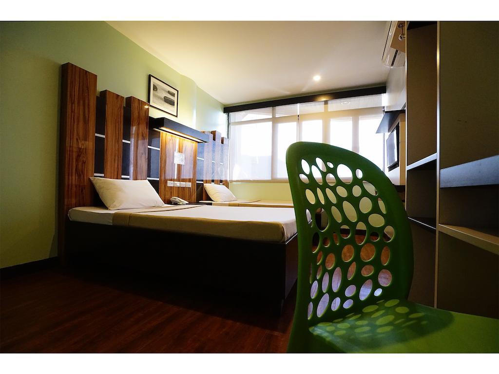 Sugbutel Family Hotel Cebu Buitenkant foto