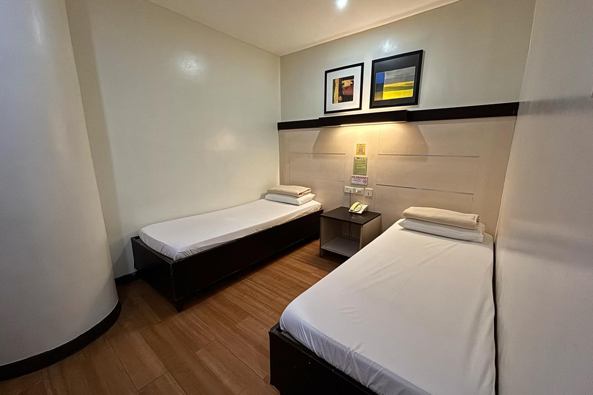 Sugbutel Family Hotel Cebu Buitenkant foto