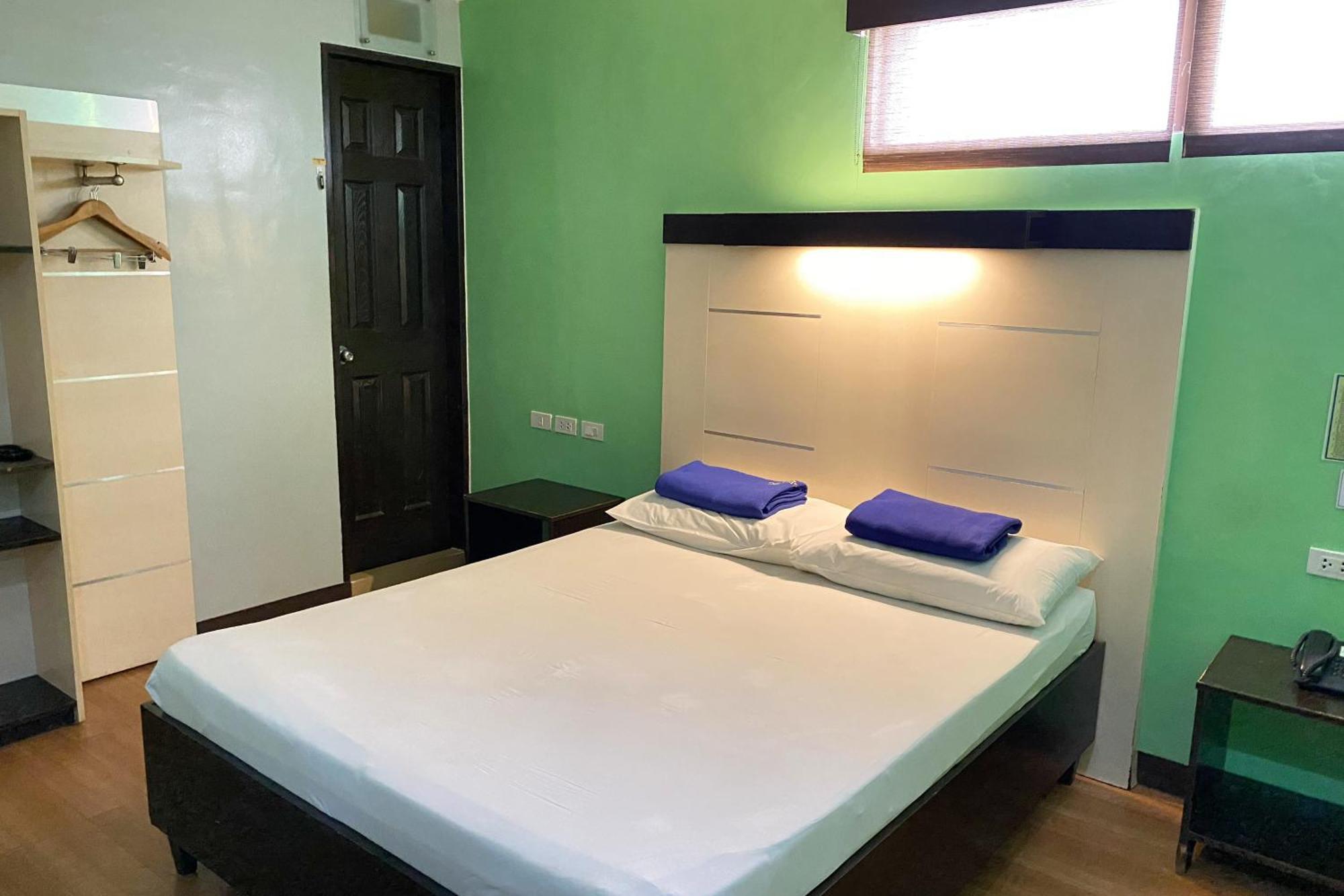 Sugbutel Family Hotel Cebu Buitenkant foto