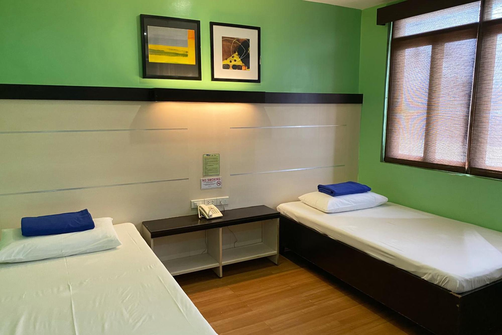 Sugbutel Family Hotel Cebu Buitenkant foto