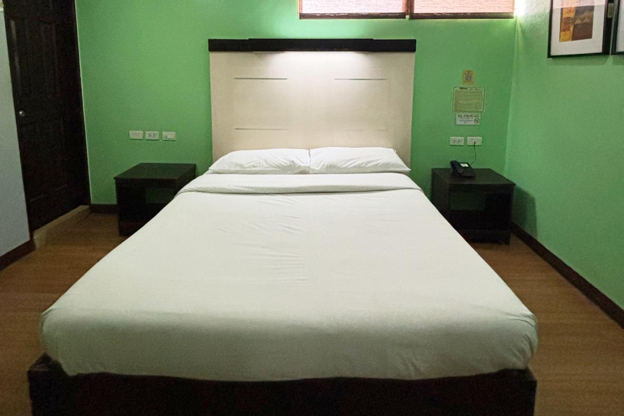 Sugbutel Family Hotel Cebu Buitenkant foto