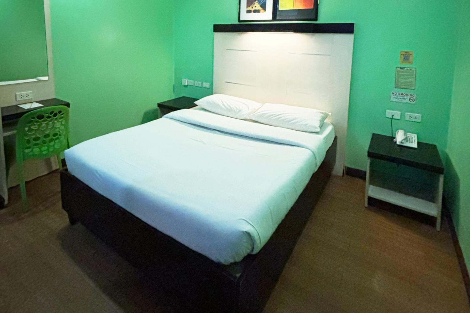 Sugbutel Family Hotel Cebu Buitenkant foto